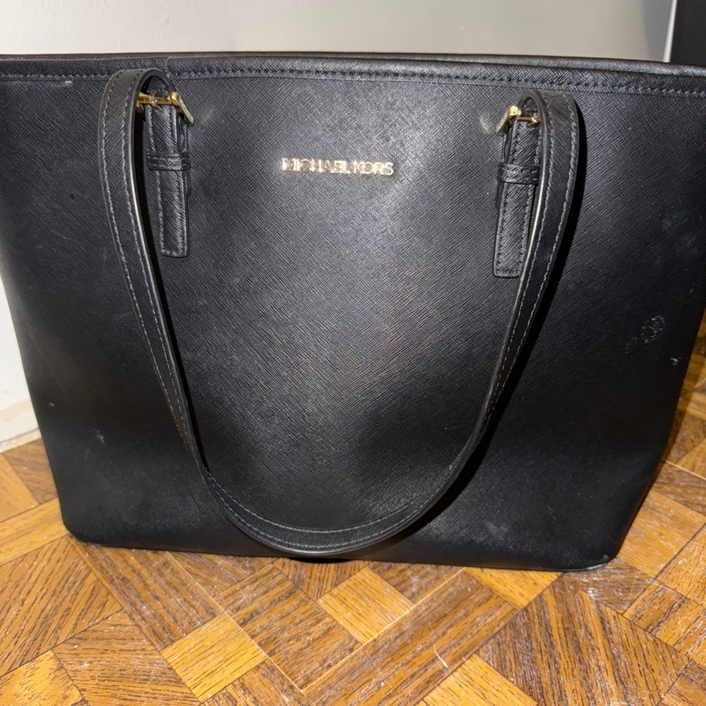 MK leather tote bag beautiful ! Just not my style. No stains-marks odors